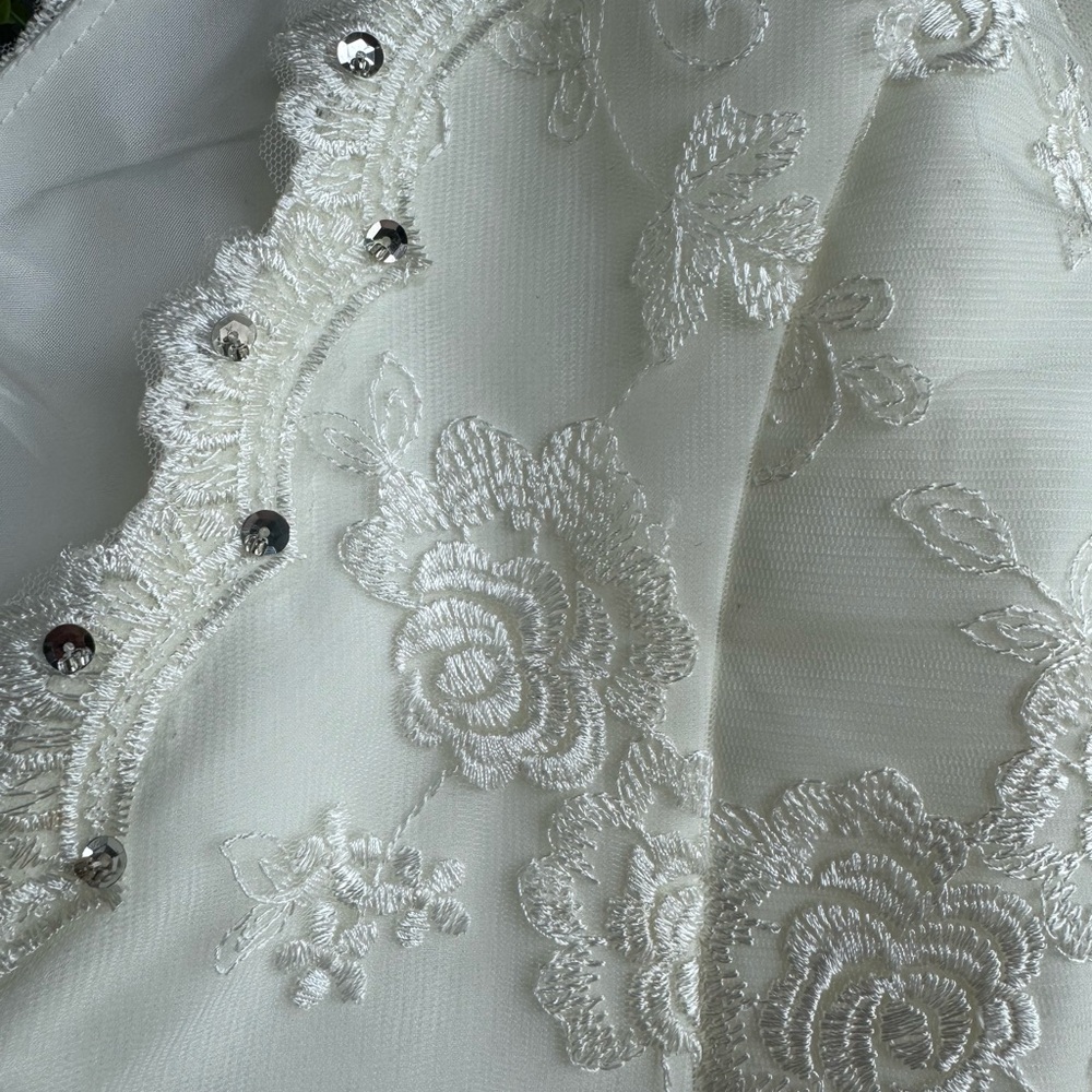 Never worn ivory wedding dress sz 22 - Picture 4 of 8